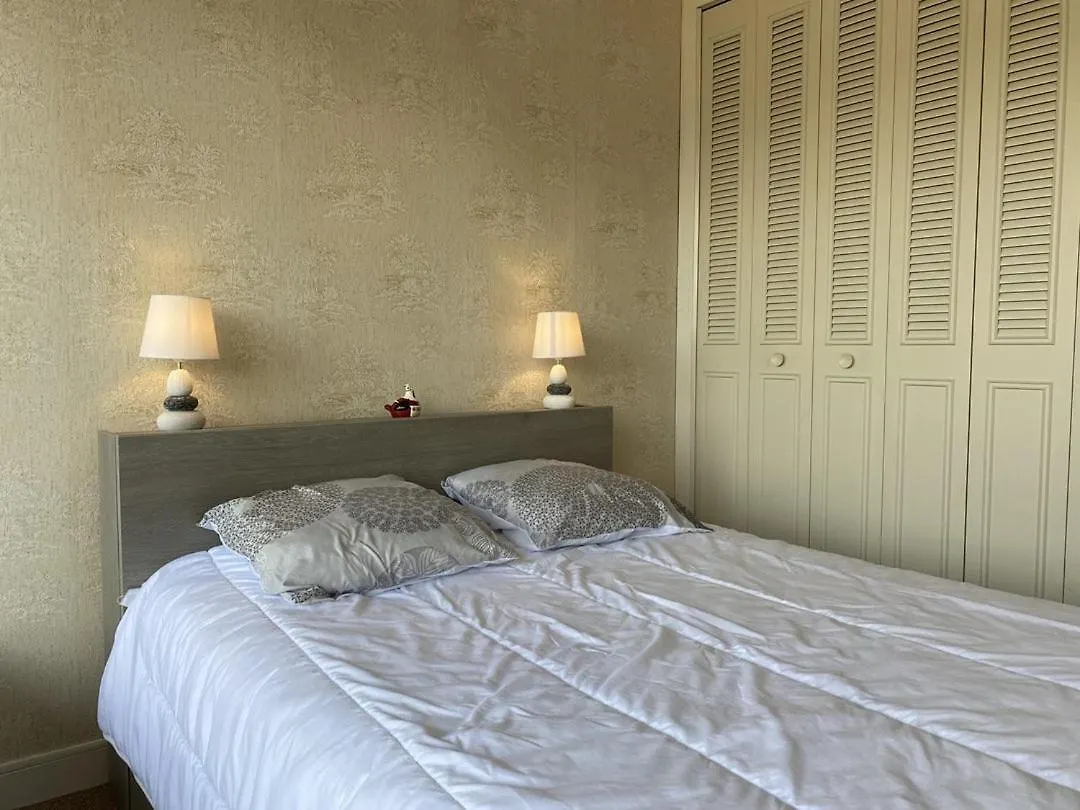 442 - T2 Dans Le Residence De Caroual, Disposant D'Une Jolie Vue Mer Erquy